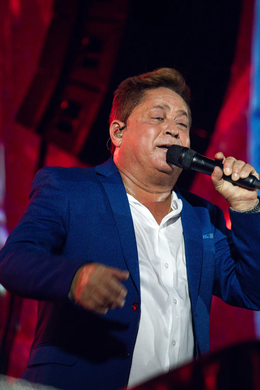 Leonardo cantando no palco — Rodeio Fest 2026, 08.08