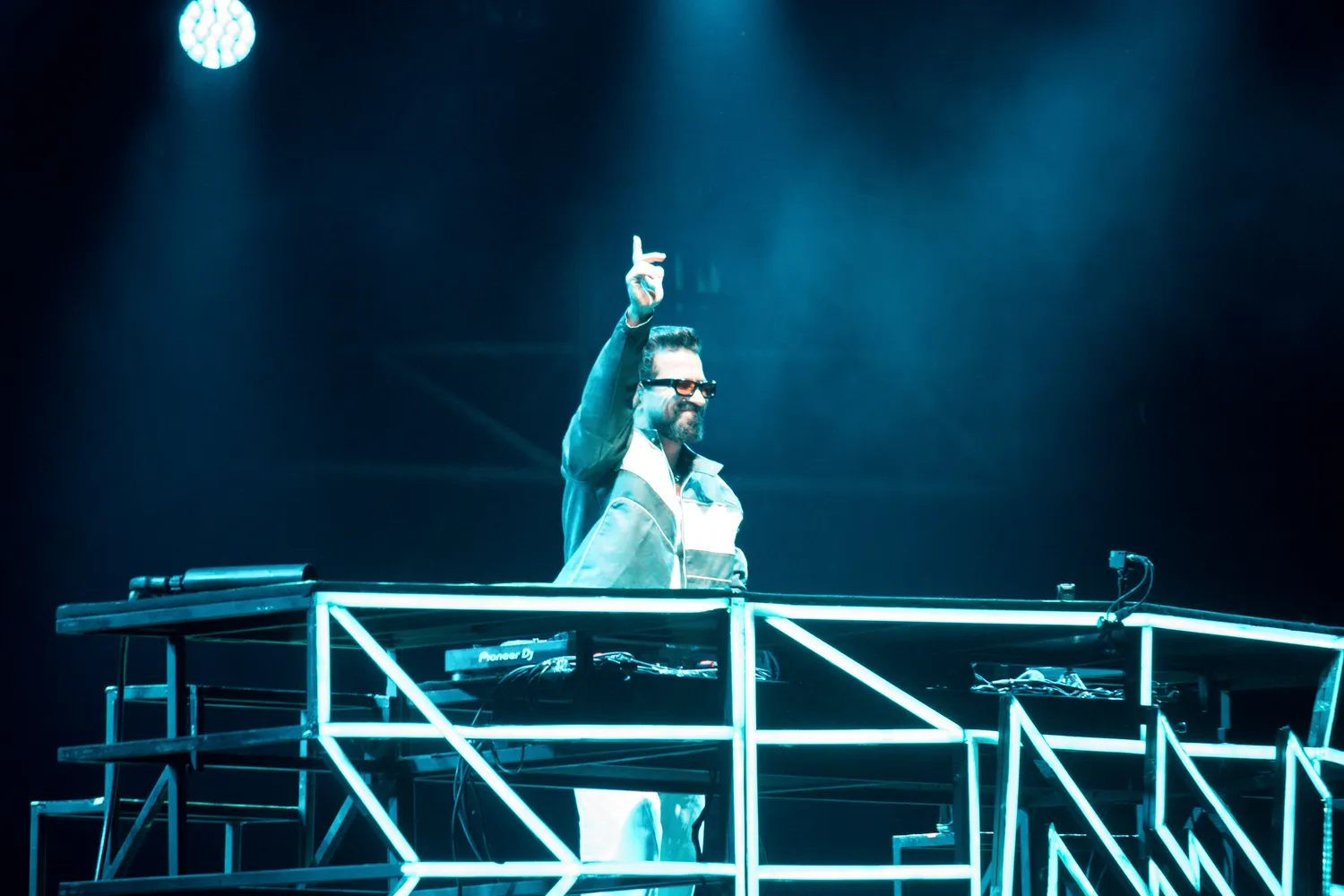 Dennis DJ durante a performance — Rodeio Fest 2026, 14.08