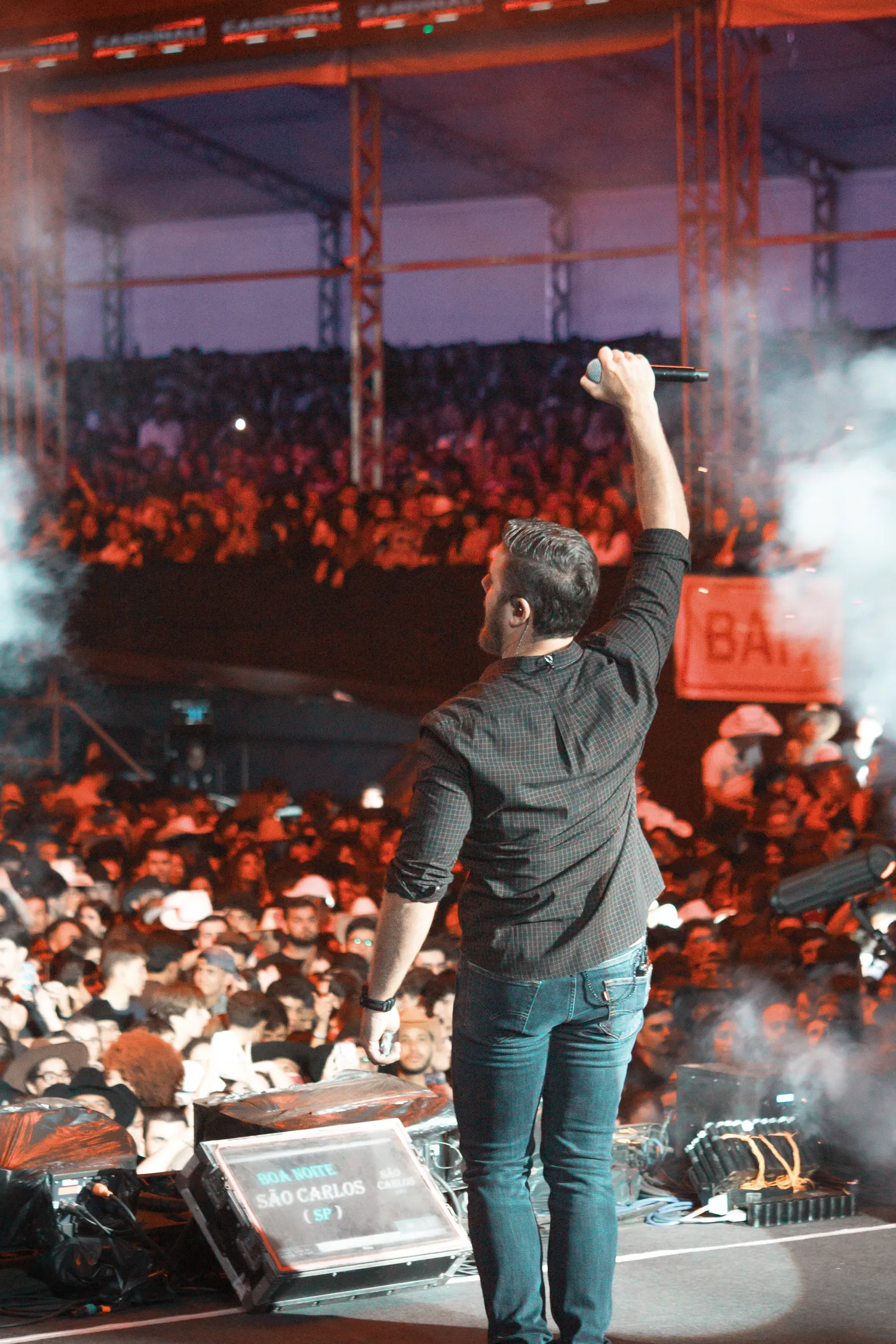 Zé Neto & Cristiano durante o show — Rodeio Fest 2026, 14.08
