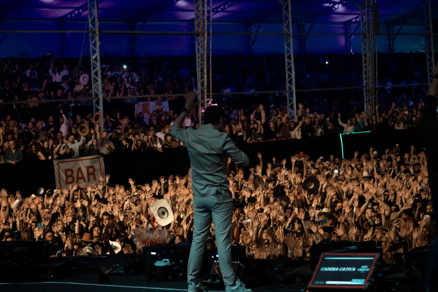 Zé Neto & Cristiano cantando — Rodeio Fest 2026, 14.08