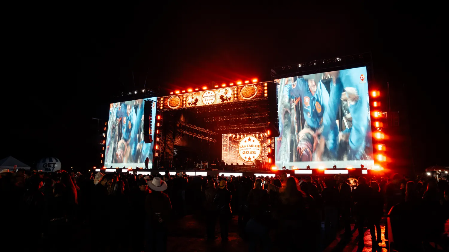 Palco do São Carlos Rodeio Fest 2026 — noite de 07 de agosto
