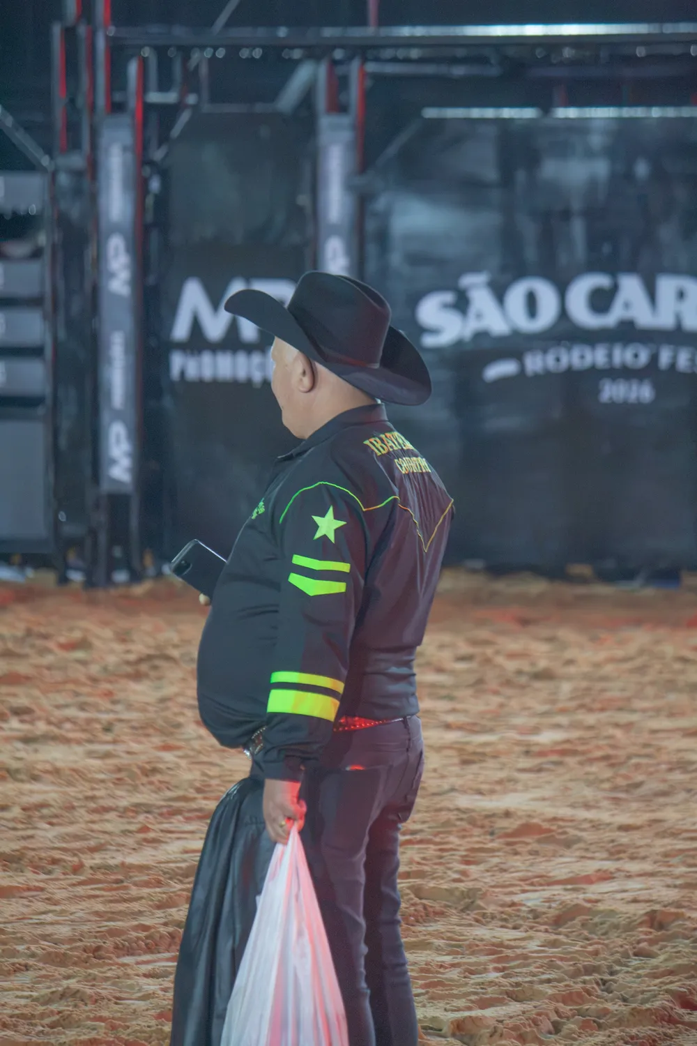 Retrato de homem de chapéu no público — Rodeio Fest 2026, 07.08